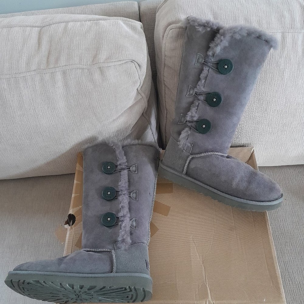 Ugg tall bailey button size 7